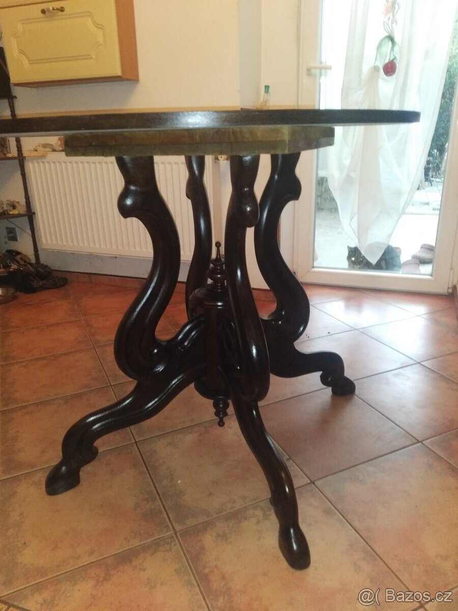 Krásný jídelní starožitný stůl. - 2