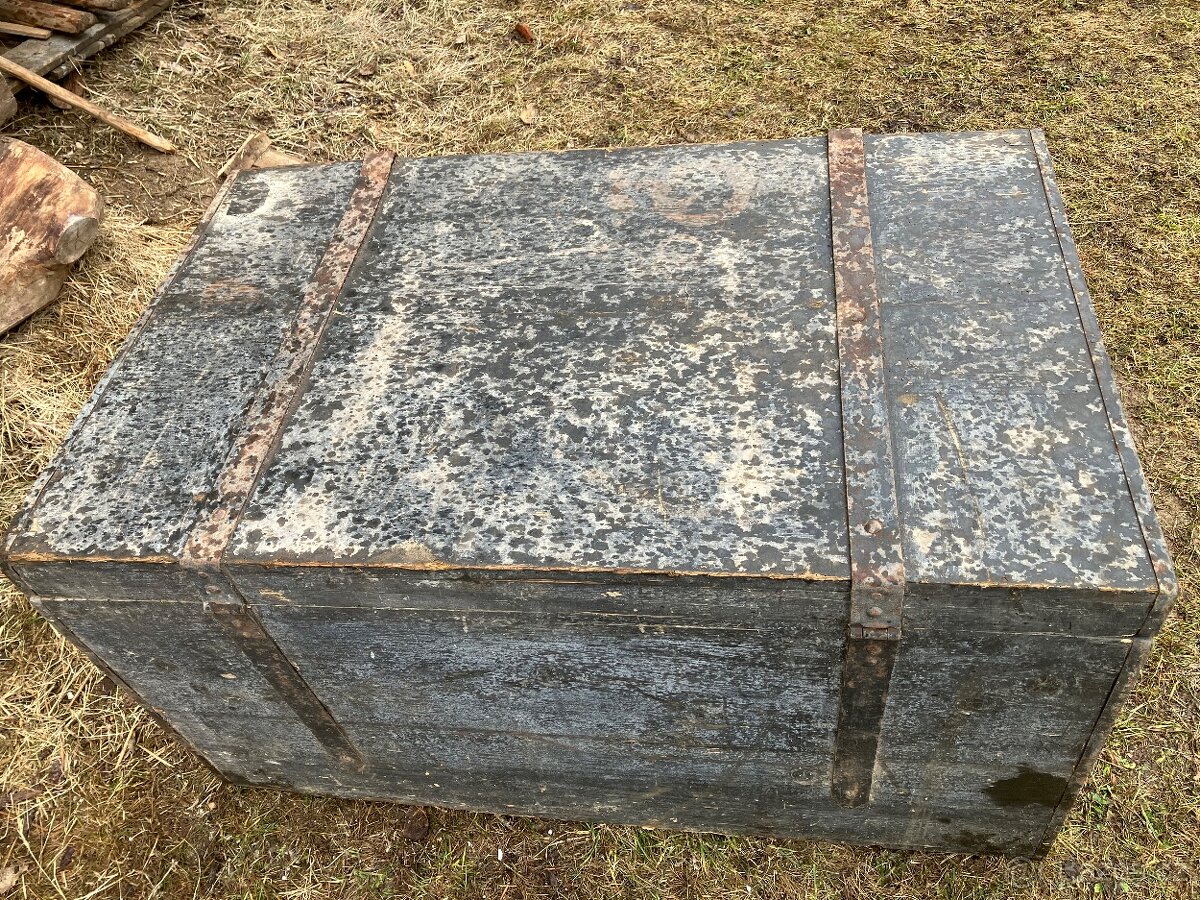 Dřevěná truhla - 2