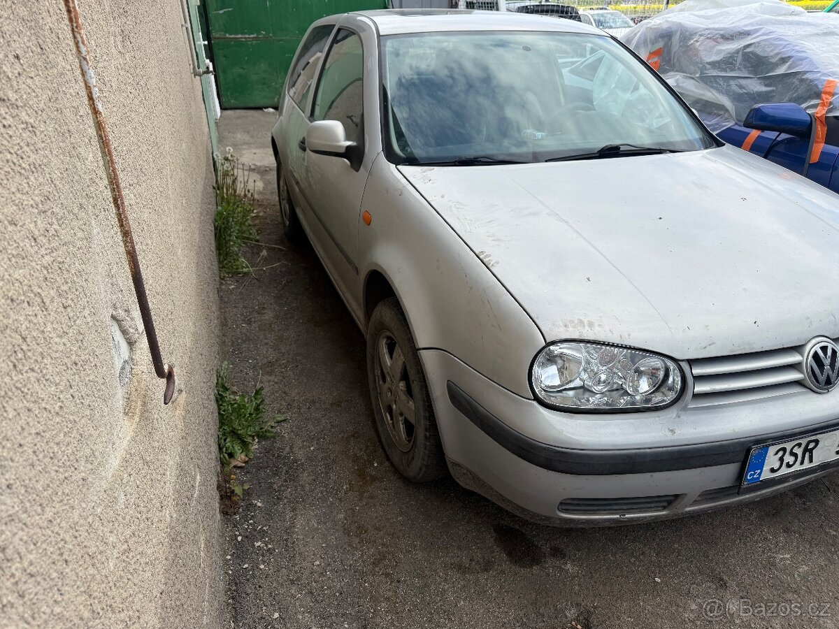 Golf 4 třídvéřo - 2