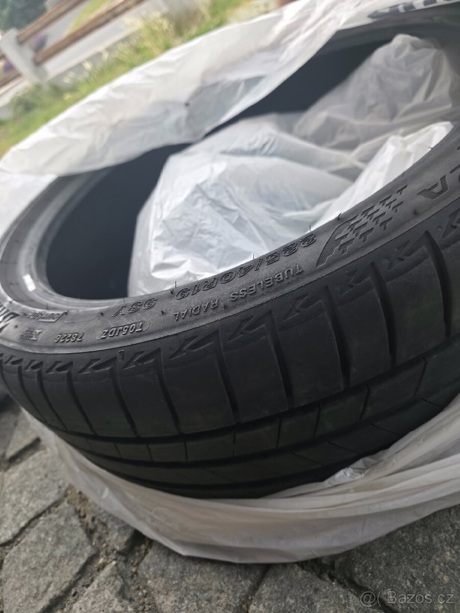 Pneu 225/40 R19 Goodyear zimní - 2