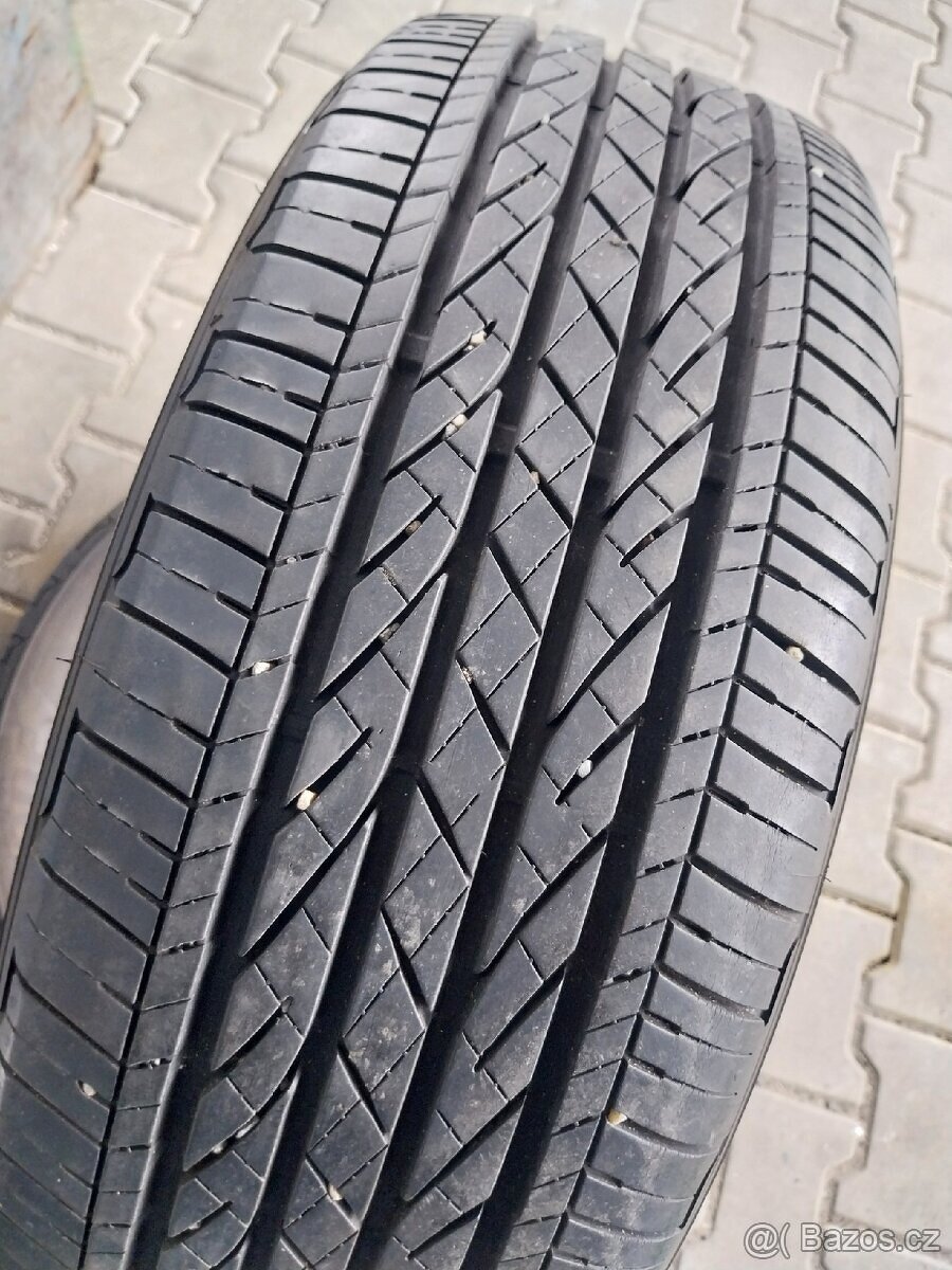 Prodám 2 x letní pneu Bridgestone 215/60/17 - 2