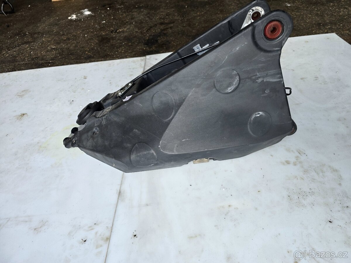 Nádrž husqvarna 701 - 2
