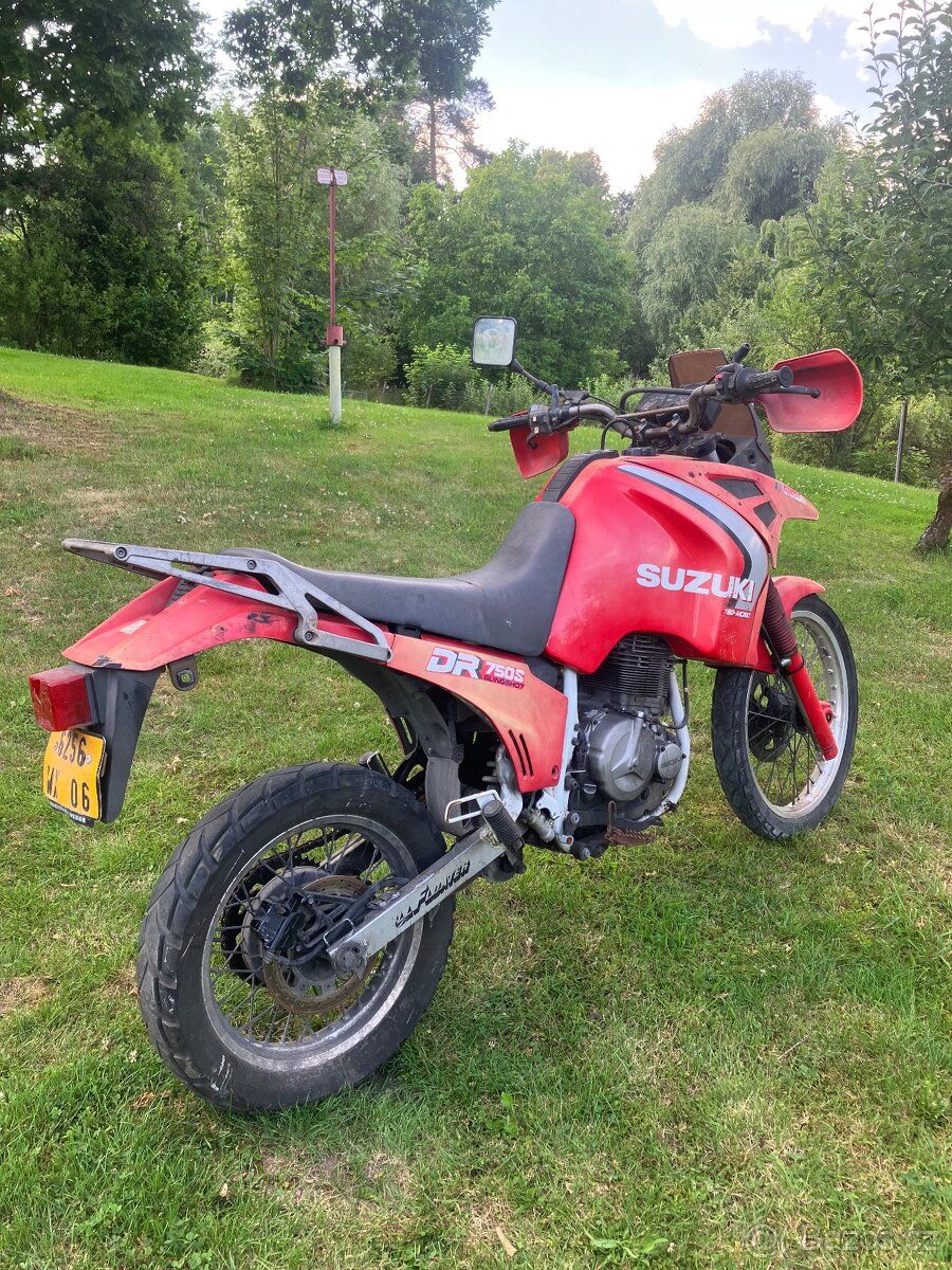 Suzuki Big 750