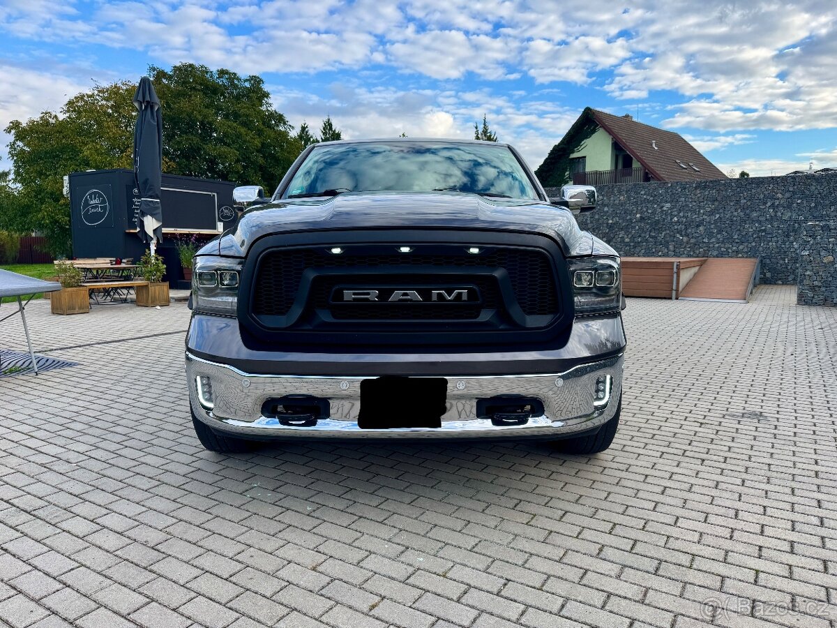DODGE RAM 1500 4X4  5.7L LPG HEMI  LARAMIE LONG MAX VYBAVA