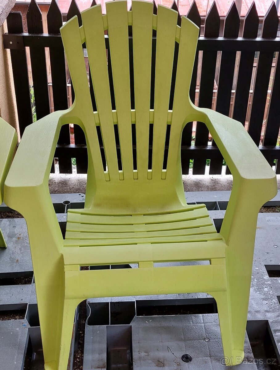 Zahradni křeslo- plastové. - 2