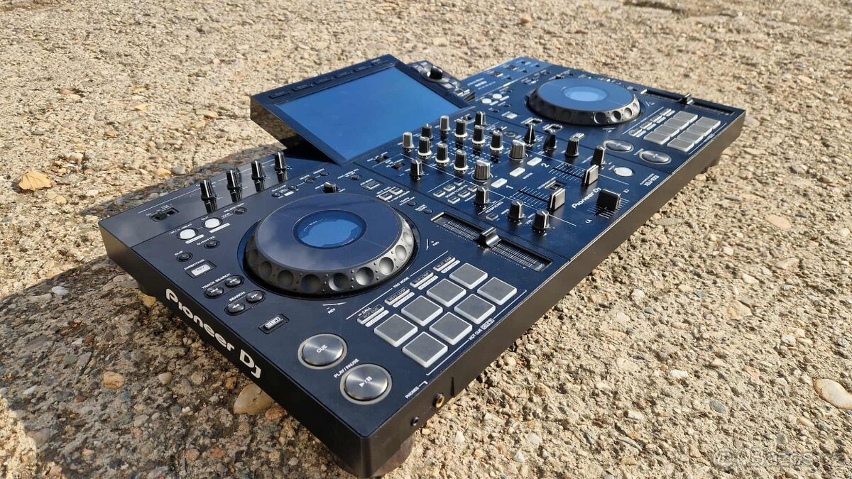 Pioneer XDJ RX3 + UDG Bag - 2