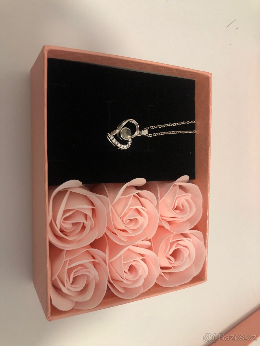 Dárkový set - řetízek s přívěskem a mýdlové květiny - 2