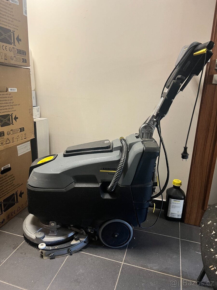 KARCHER podlahový mycí stroj - 2