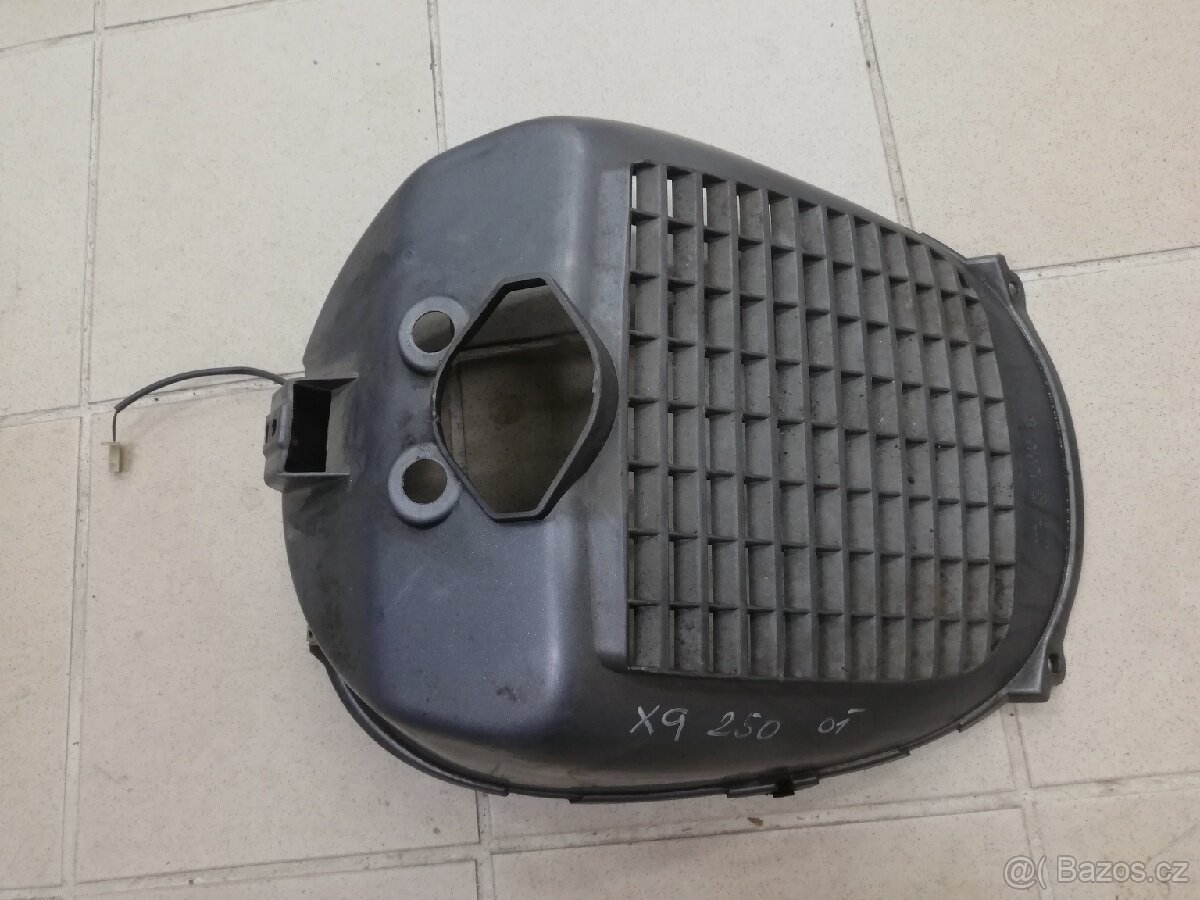Plast před chladič X9 250 - 2