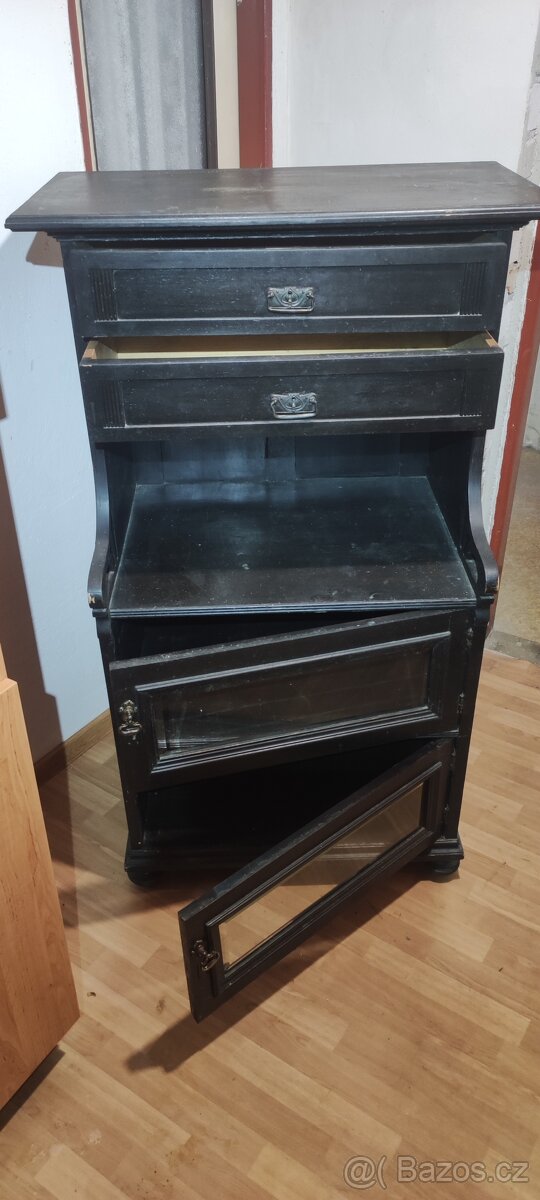 Skříňka starožitná kuchyňská - 2