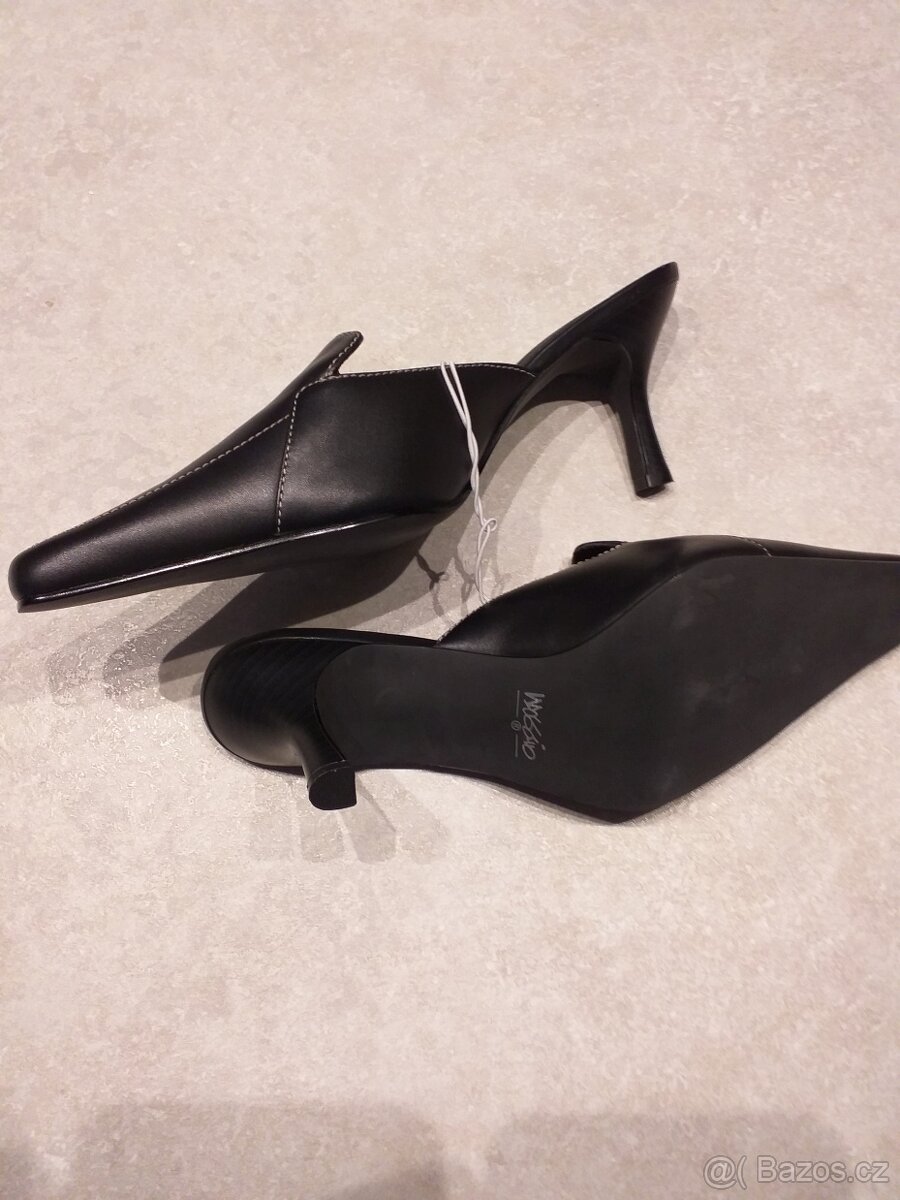 Zcela nové pantofle vel.39 + další boty - 2