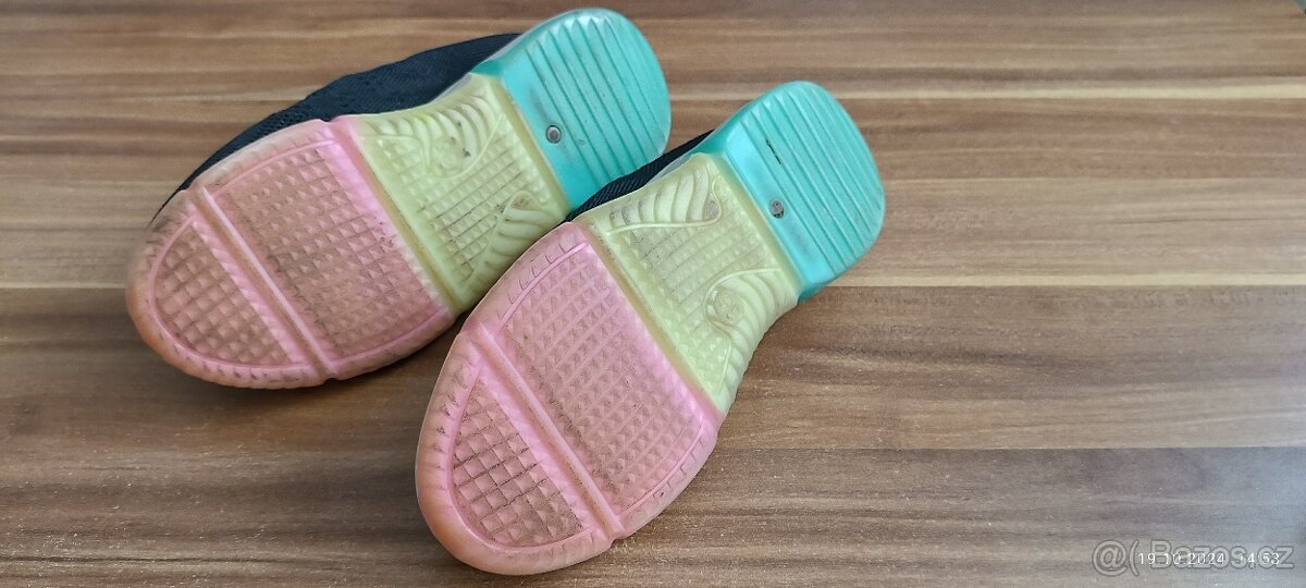 Černé plátěné tenisky vel. 35 - 2