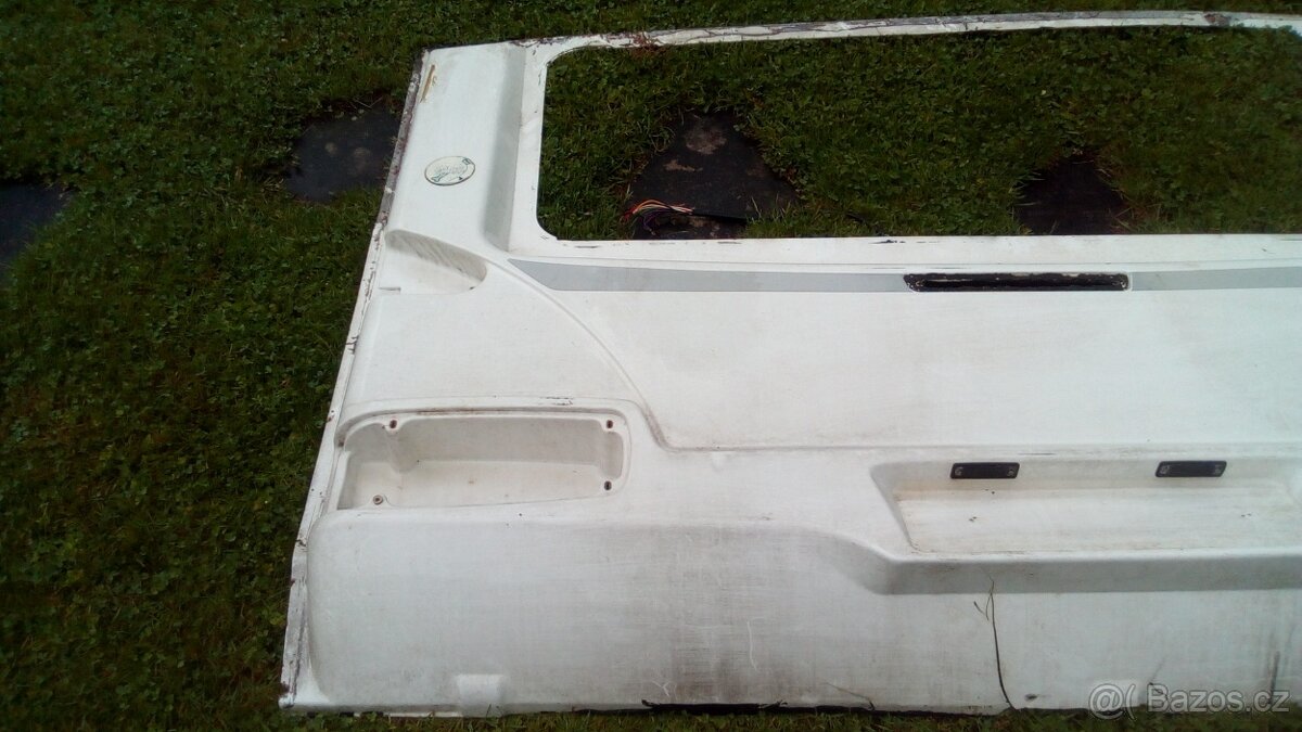 Zadní plast karavanu Burstner - 2