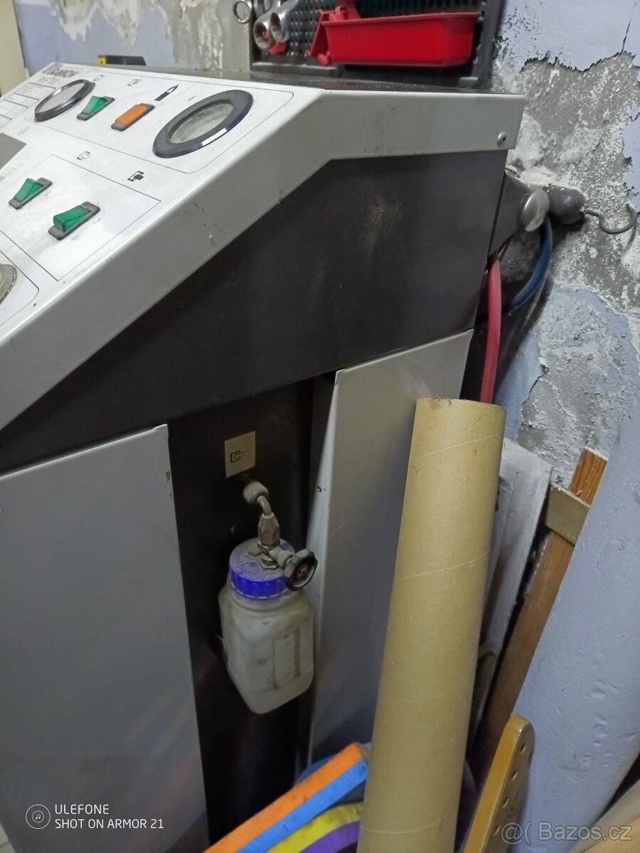 Plnička klimatizací - 2