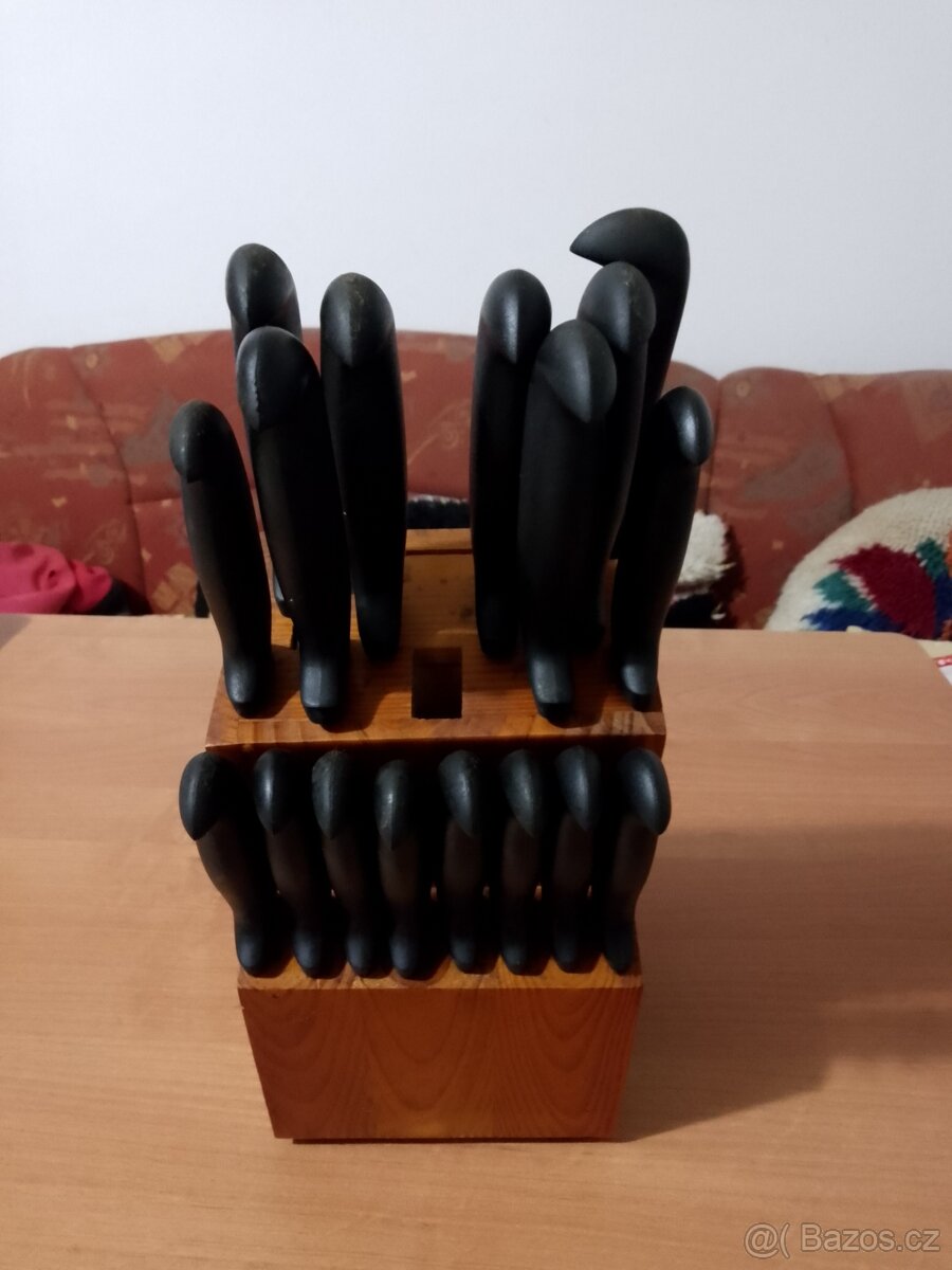 Nová sada 17 nožů v dřevěném bloku - 2