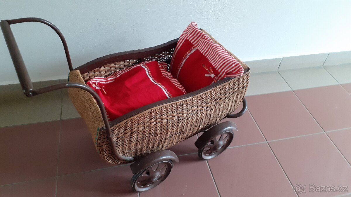 Retro kočárek pro panenky - 2