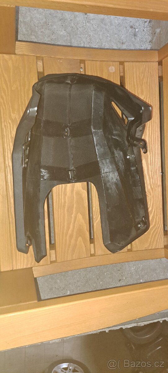 Triumph explorer 1200 kryt motoru - 2