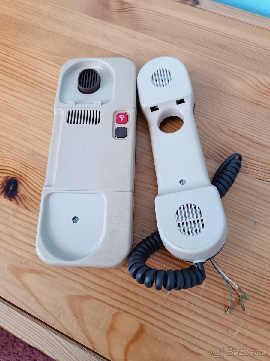 Domácí telefonní přístroj TESLA - 2