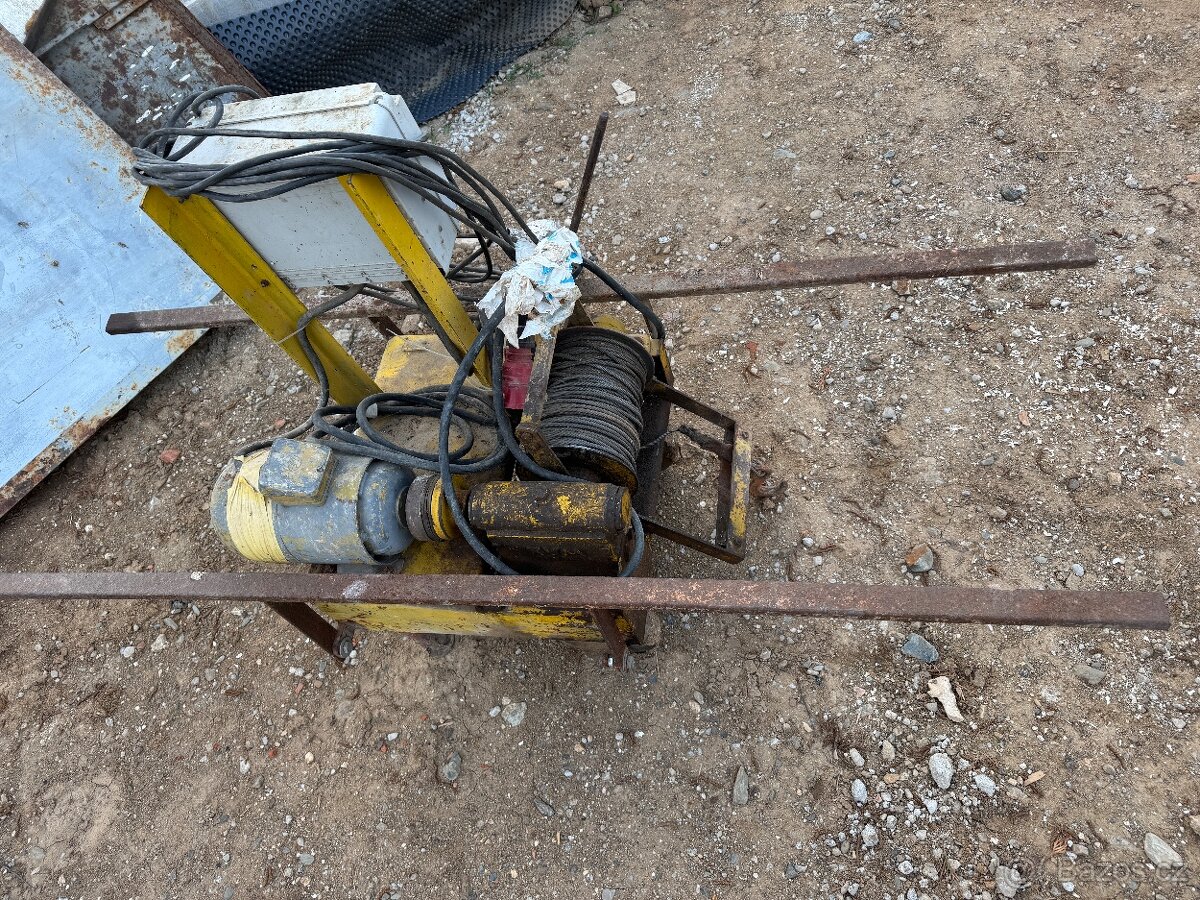 Prodám stavební vrátek - 2