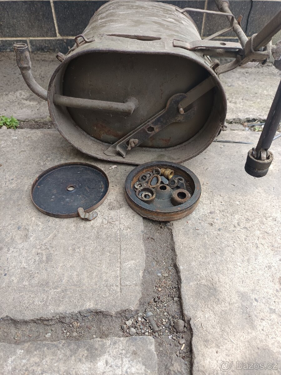 Starý postřikovač - 2