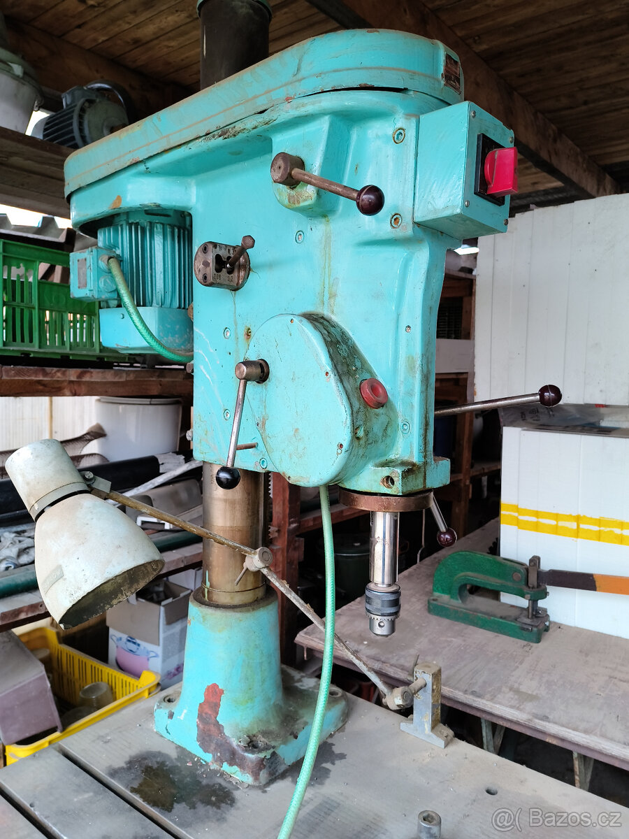 Pracovní stůl včetně sloupové vrtačky - 2