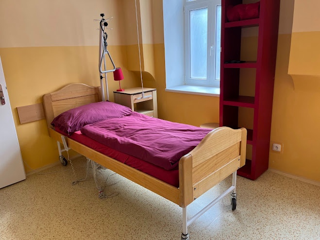 Polohovací postel - 2