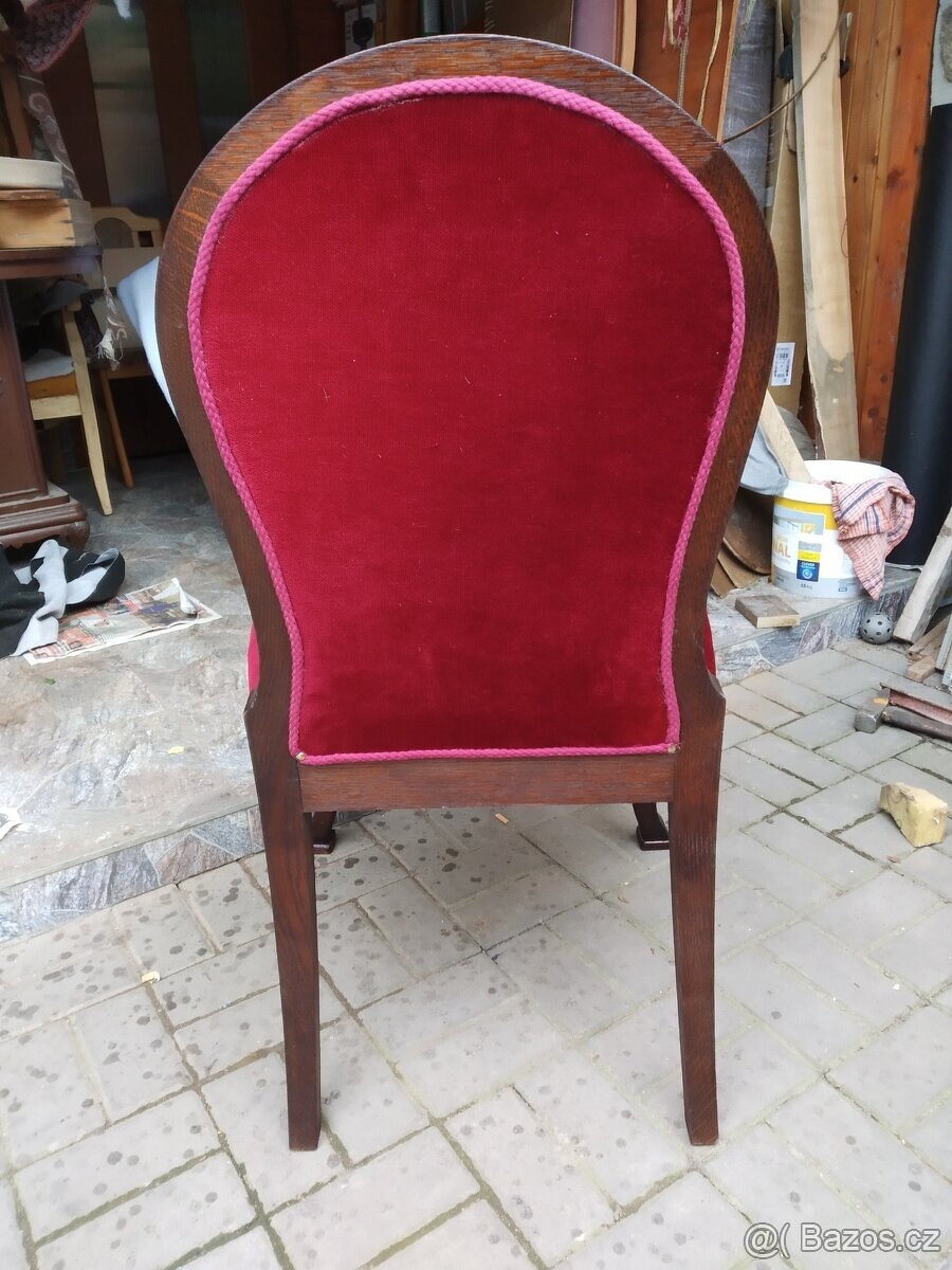 Polokřeslo Thonet-po renovaci. - 2