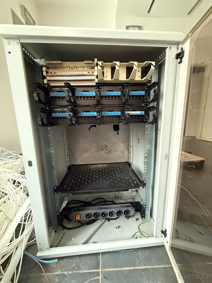 Datový rovaděč / Rack - 2