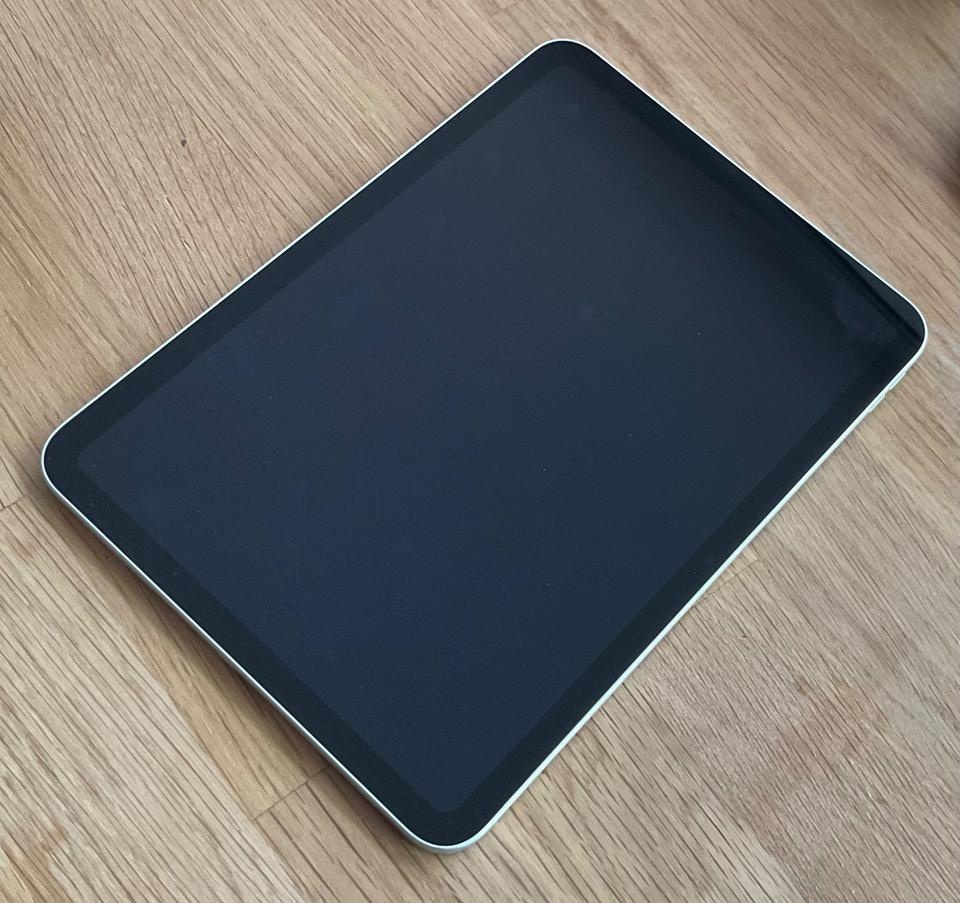 Apple iPad 11 A16 (2025) 128GB Wi-Fi + obal - 2