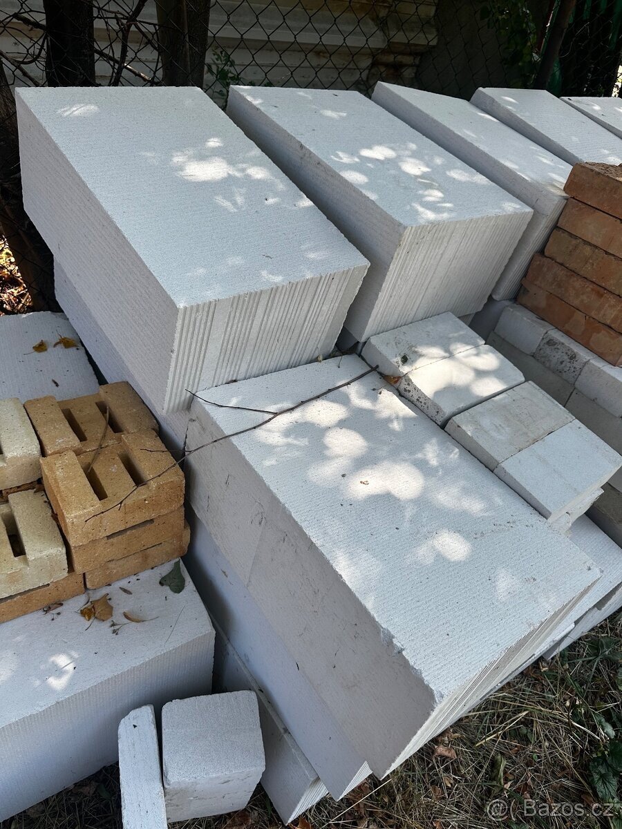 Tvárnice 45ks + cihly - 2