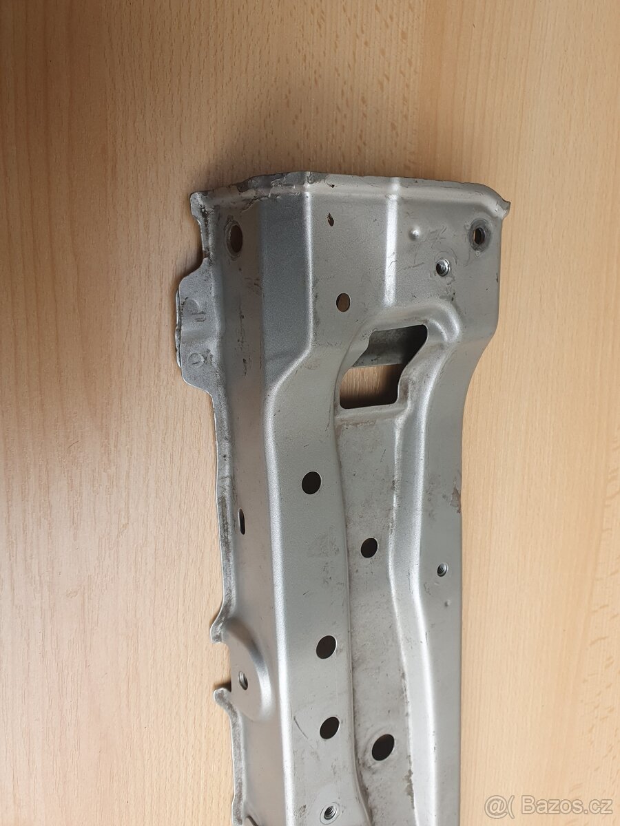 Corolla E21 Chladičová stěna překlad - 2