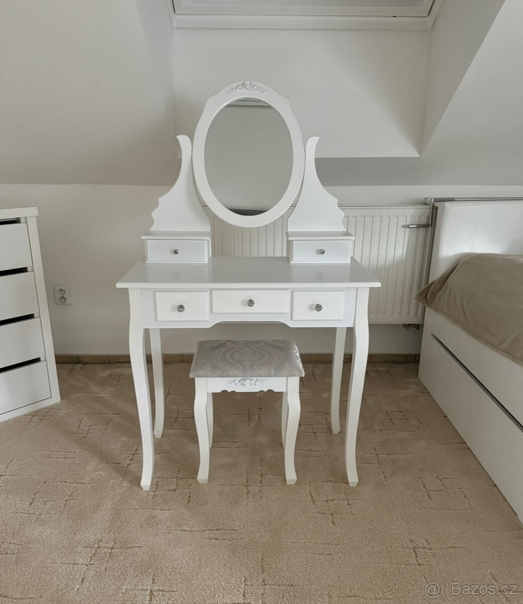 Kosmetický stolek pro slečnu - 2