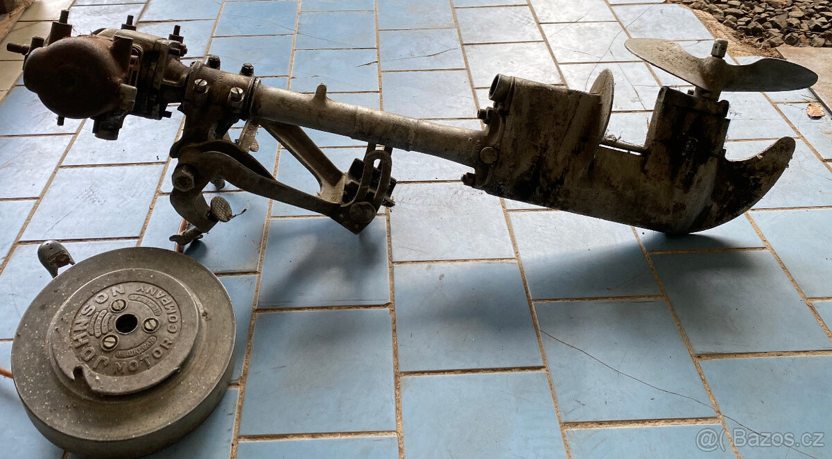 Starý lodní motor Johnson 1926 - 2