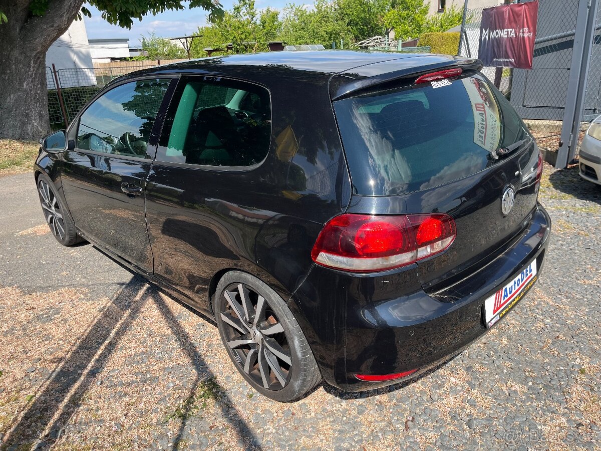 VW Golf 1.6 MPi Senzory, ALU, Výhřev Sedadel - 2