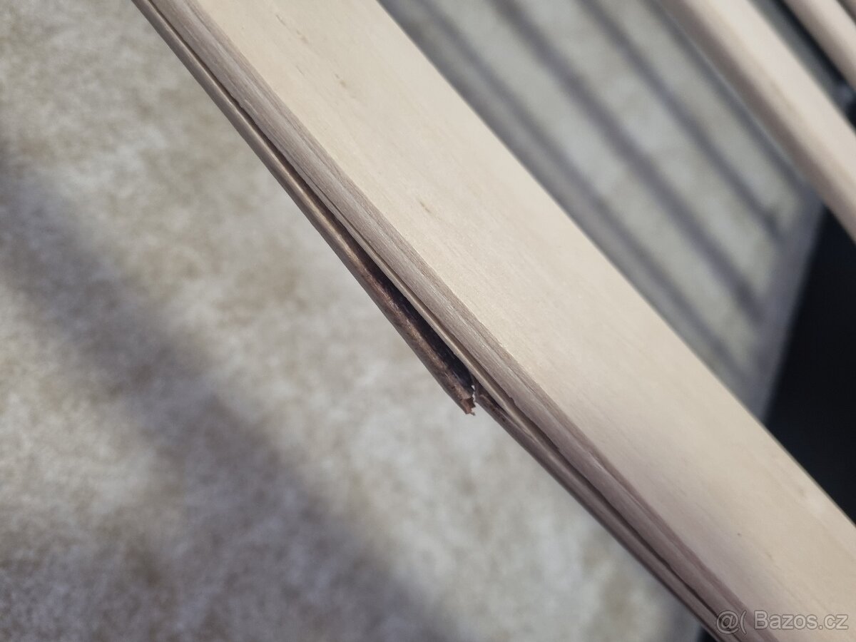 Postel, 160 cm široká včetně roštu. - 2