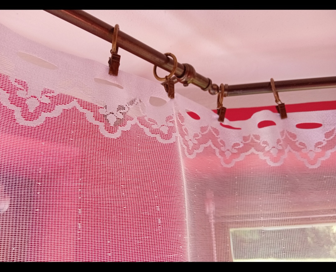 Garnyza, drzak na zaclonu, zaves do vyklenku, jidelna - 2