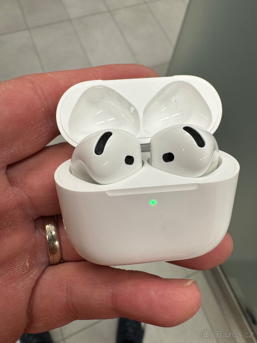 Prodám sluchátka Apple Air Pods 4 - 2