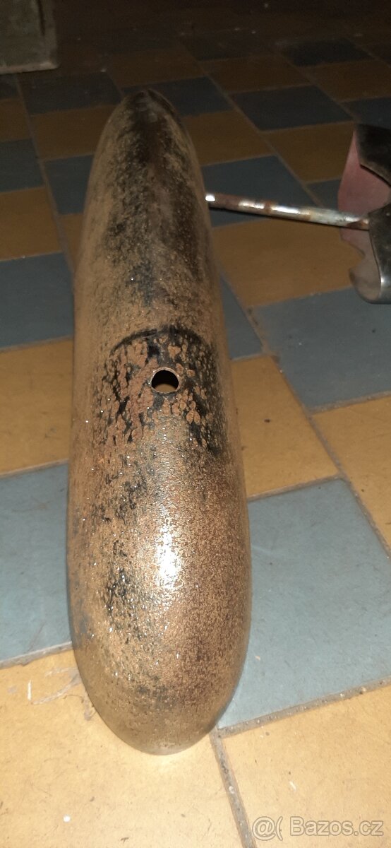 ŠKODA Felicia,Octavia jeden přední nárazník se slzou - 2