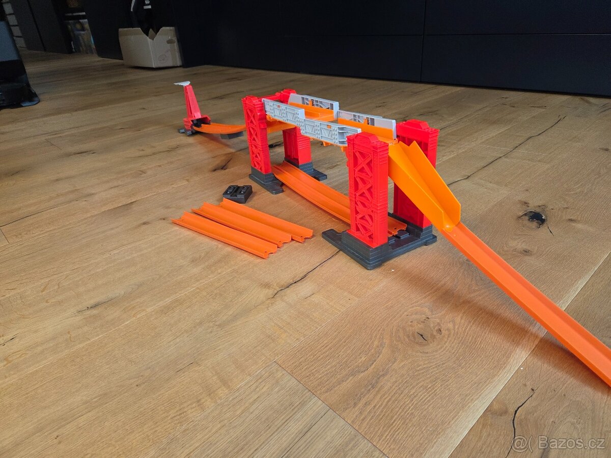 Prodávám hotwheels dráhu lego padací most - 2