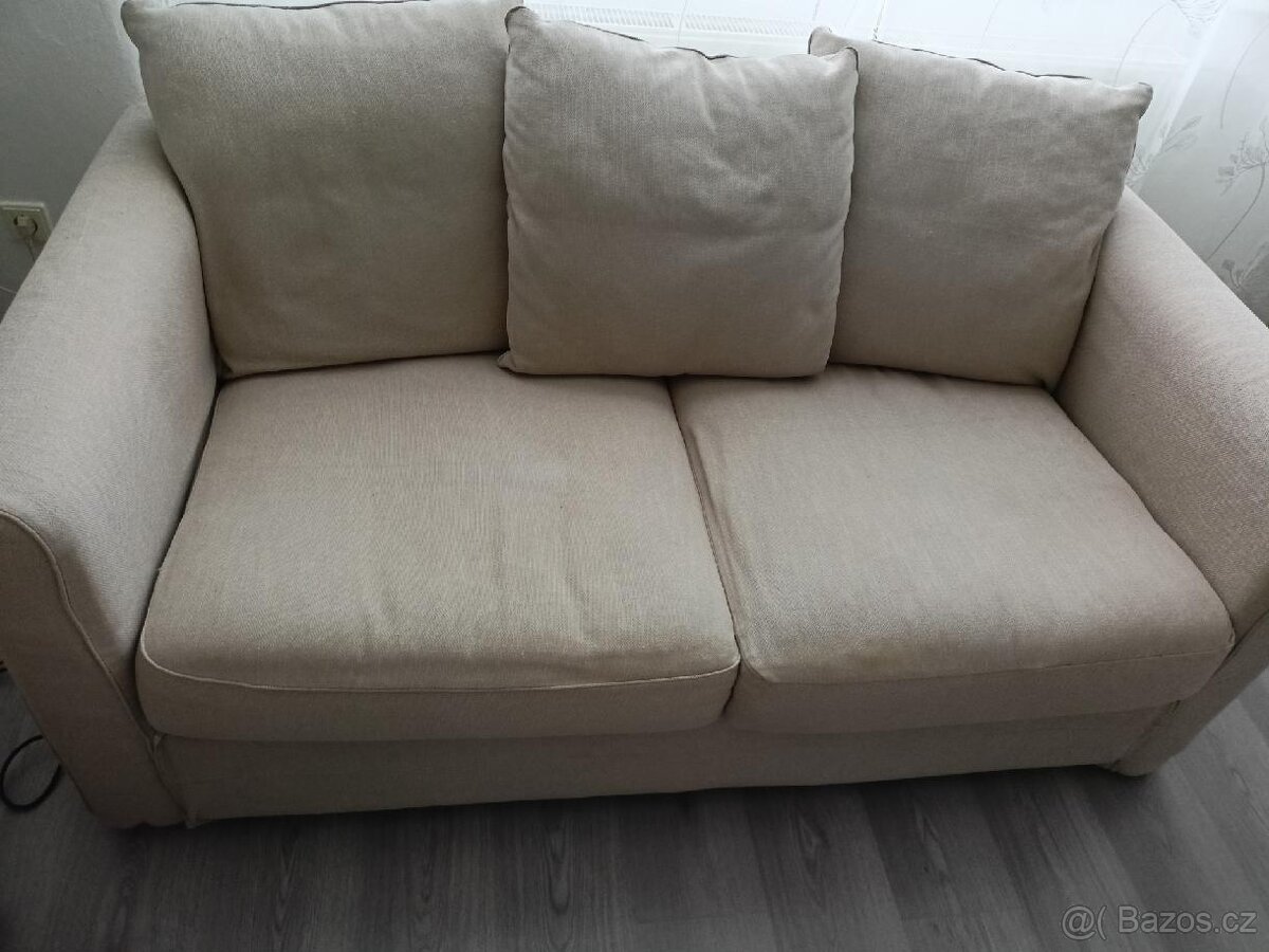 Dvoumístná sedačka z Ikei - 2