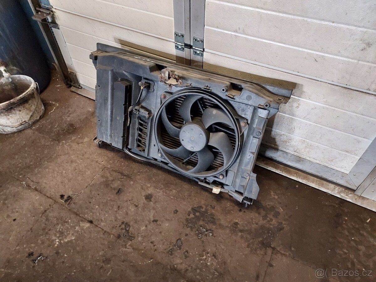 chladičová stěnu na Peugeot 307 HDI. - 2