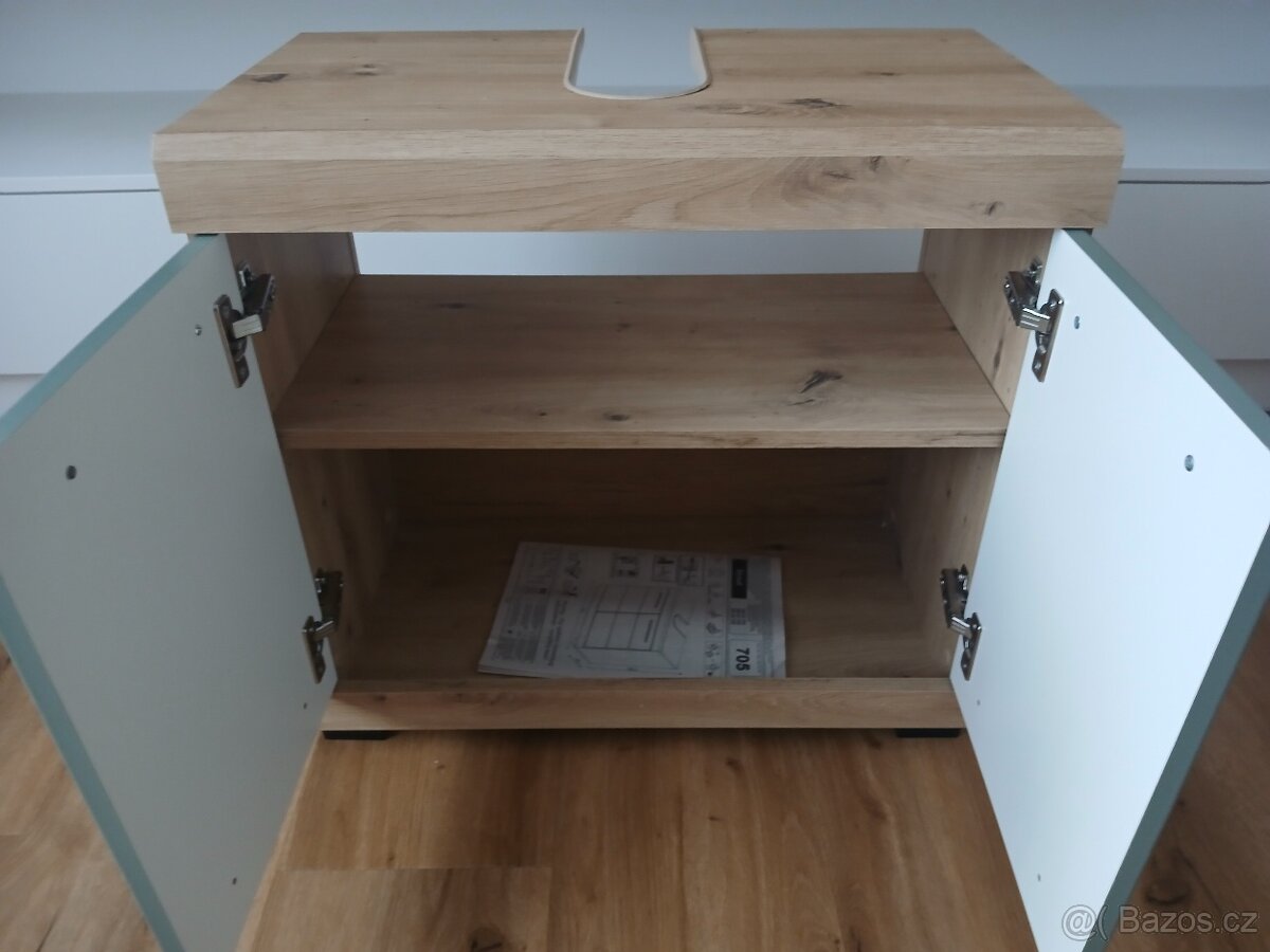 Koupelnová skříňka - 2