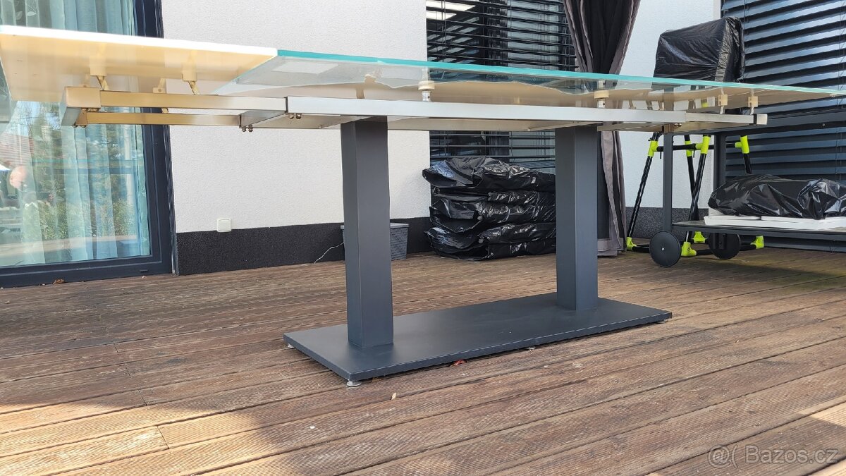 Ocelový skleněný stůl - 2