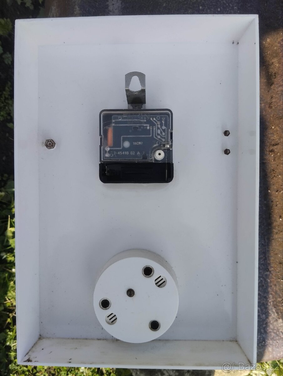 RETRO NÁSTĚNNÉ HODINY S MINUTKOU - 2