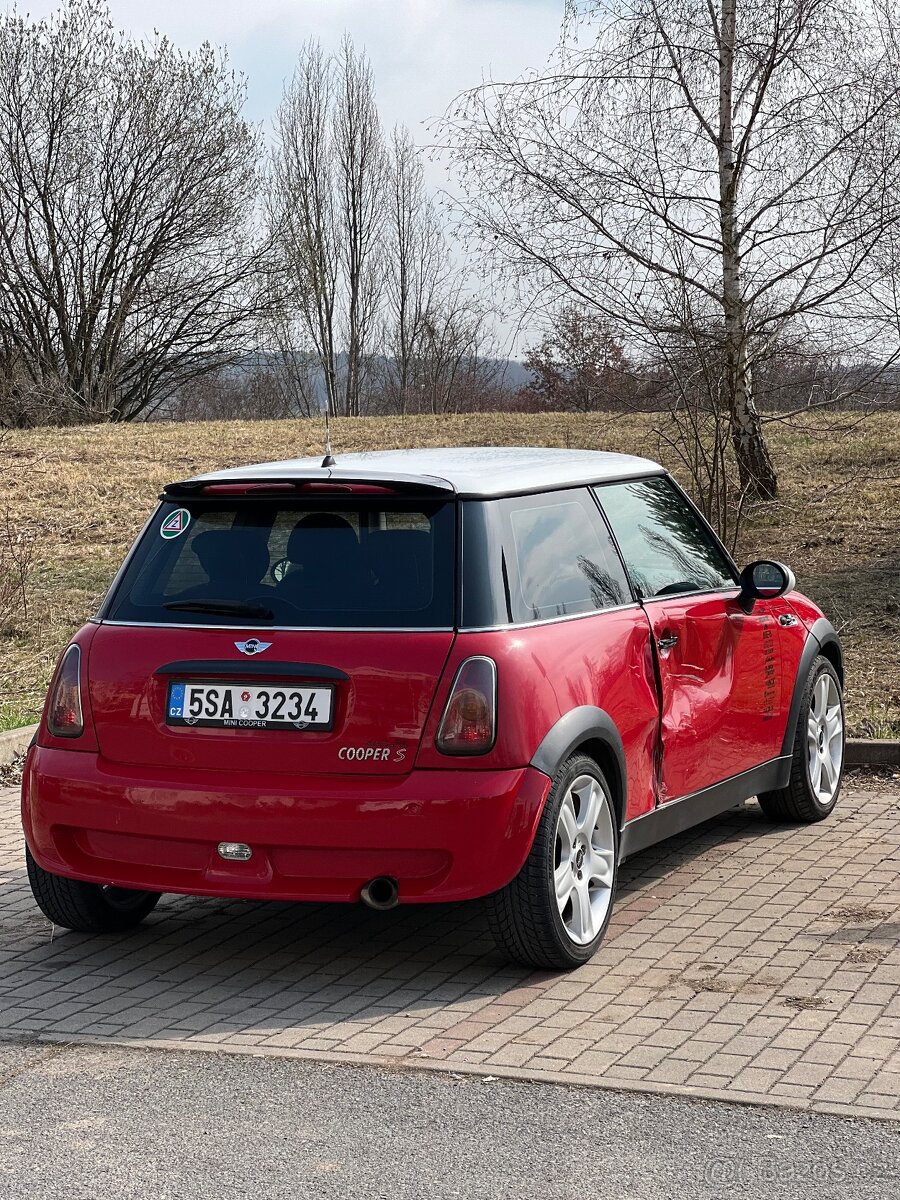 Mini Cooper R50, rok 2002 - 2