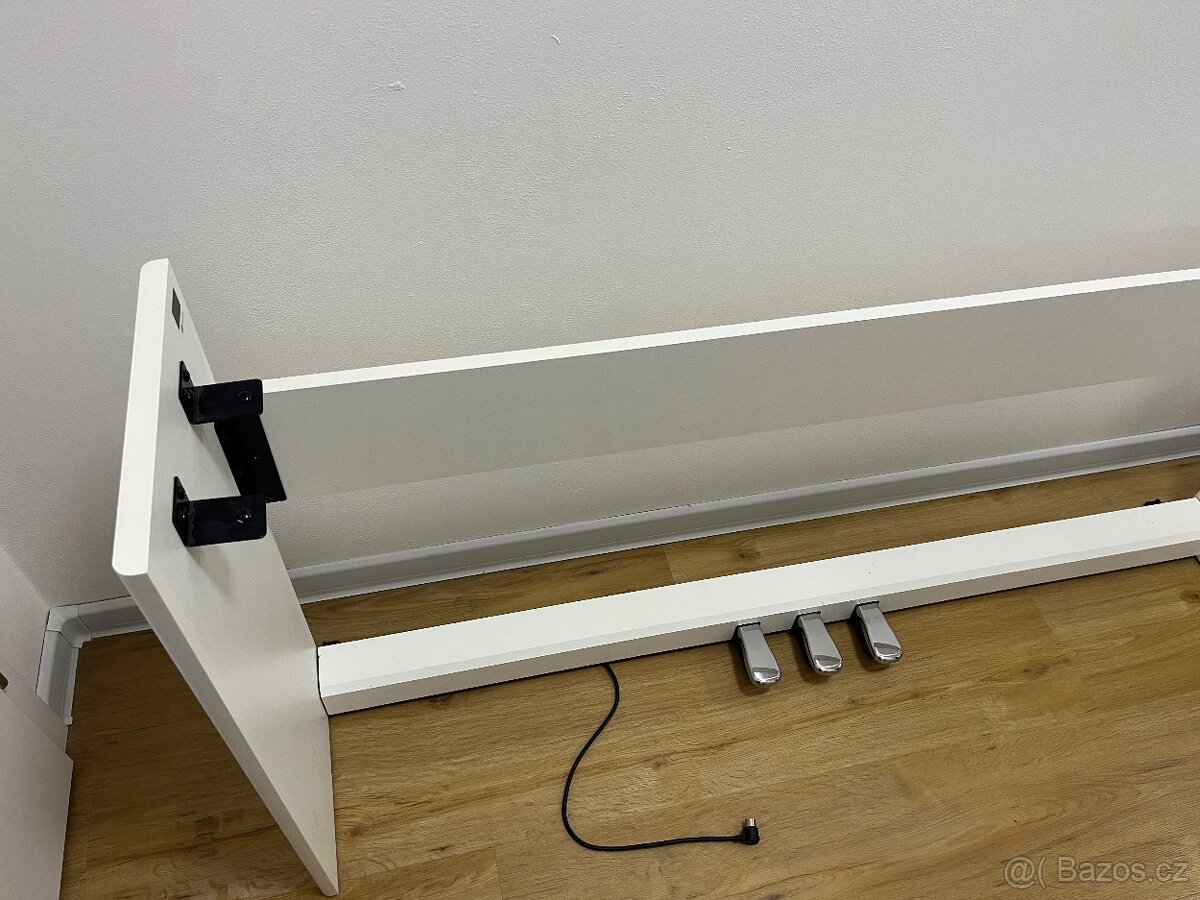 Stojan na Roland s pedálnicí - 2