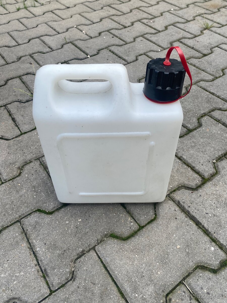 Prodam plast kanystr na vodu - 2