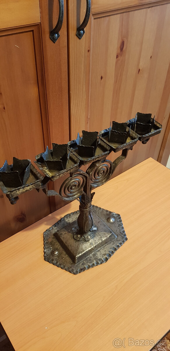 Kovaný svícen na pět svíček - 2