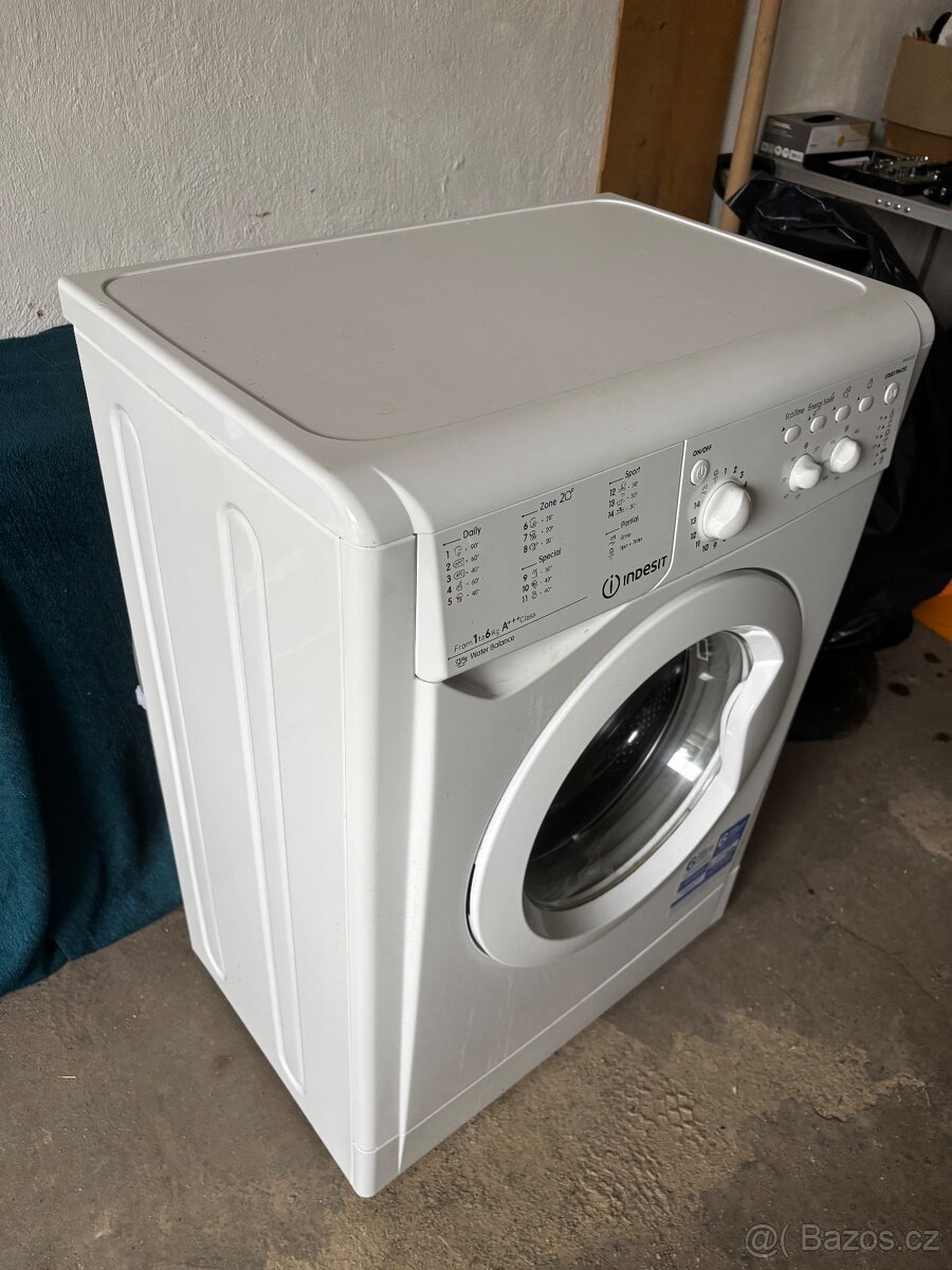 Pračka Indesit - 2