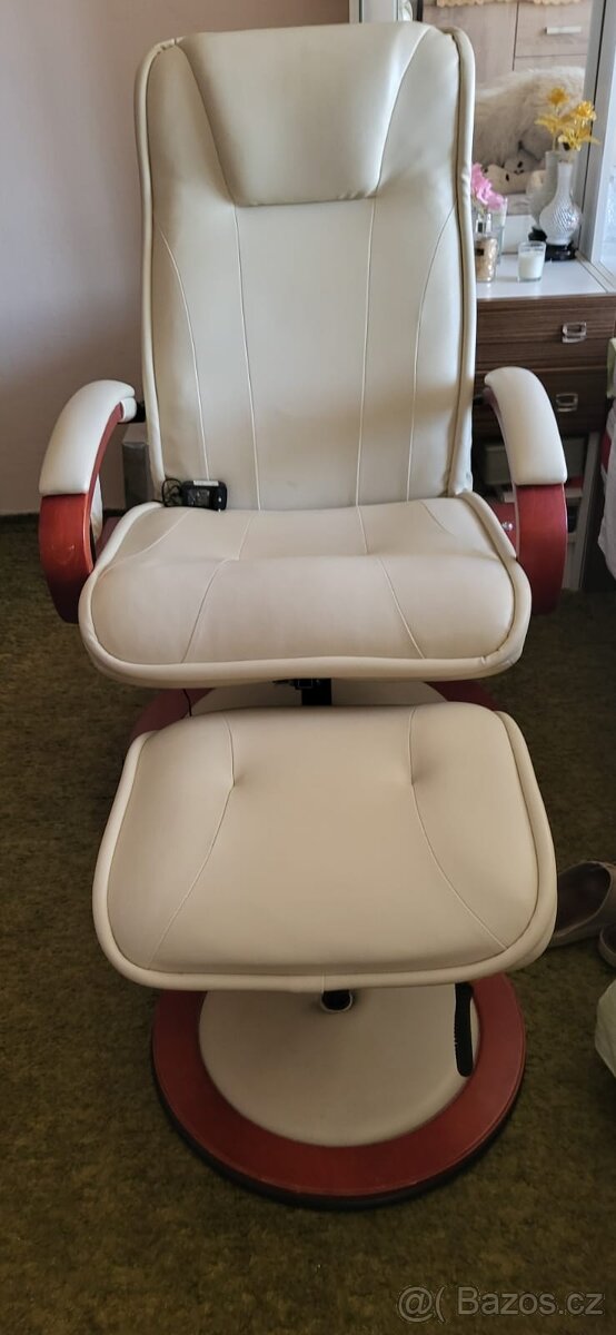 Masážní křeslo – výborný stav, pohodlné, s podnožkou - 2